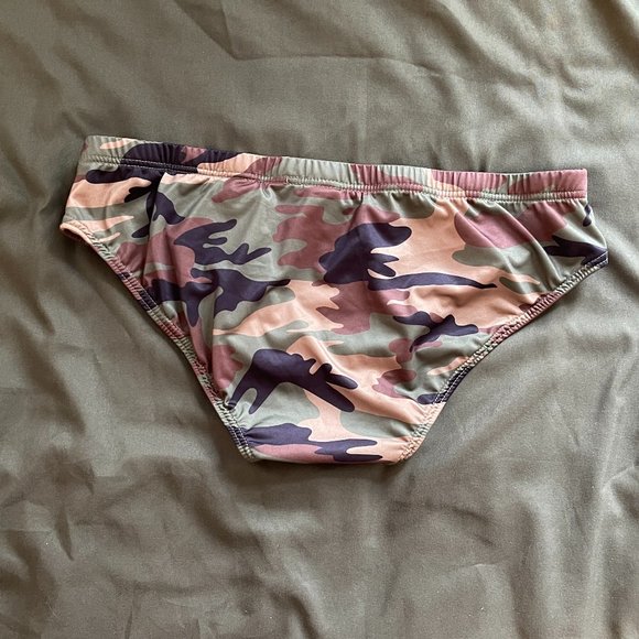 - J.J. Malibu Camouflage Speedo - Size M (Fits like a Small) - Picture 2 of 2